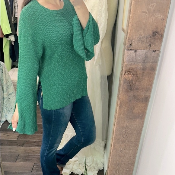 Cupcakes and Cashmere Green knit Sweater with Flared Sleeves size medium - Picture 3 of 6